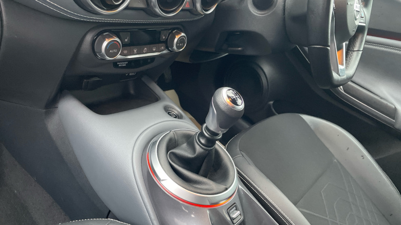 Nissan Juke 1.0 DiG-T 114 Tekna 5dr Petrol Hatchback